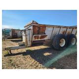 Kuhn Mod. 8140 tandem axle slinger V-bottom manure spreader (needs work)