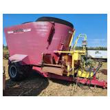 Supreme Mod. 900T towable feed mixer w/2 NEW augers & feed delivery chute