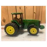 1/16 Scale Ertl John Deere 8400