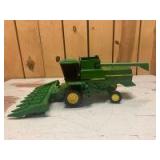 1/24 Scale Ertl John Deere Titan II