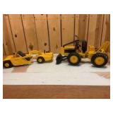 Various Scale Ertl John Deere (2)-industrial machines
