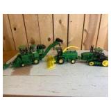 1/32 Scale Ertl John Deere (3)-items