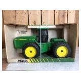 1/16 Scale Ertl John Deere 8960