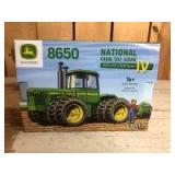 1/32 Scale Ertl John Deere 8650