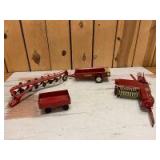 Various Scale Ertl International Harvester (4)-implements