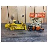 Various Scale JLG Industries/Shinsei (?) (2)-items