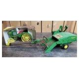 1/16 Scale Ertl John Deere (2)-items