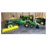 1/32 Scale Ertl/RC2 John Deere (5)-items