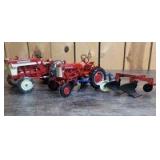 1/16 Scale Spec Cast Farmall/International (3)-items