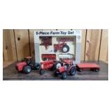 Various Scale Ertl/Slik International/Case IH (5)-items