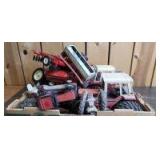 Various Scale Ertl/Product Miniature International Harvester (14)-rebuilder, etc. items