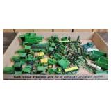 1/64 Scale Ertl John Deere (25+)-items