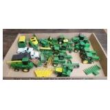 1/64 Scale Ertl John Deere (25+)-items