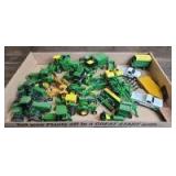 1/64 Scale Ertl John Deere (25+)-items