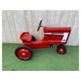 Pedal Scale Ertl Farmall 806