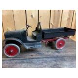 Buddy L A-frame rope lift dump truck