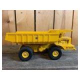 1/32 Scale Ertl International Harvester Pay Hauler