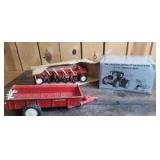 Various Scale Siku/Ertl John Deere/International (3)-items