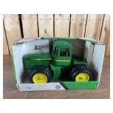 1/16 Scale Ertl John Deere 8650