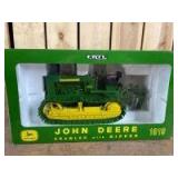 1/16 Scale Ertl John Deere 1010 Crawler w/ Ripper