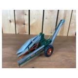 1/16 Scale Topping New Idea corn picker