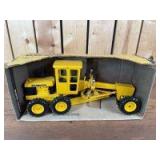 1/25 Scale Ertl John Deere 590