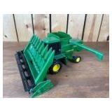 1/16 Scale Ertl John Deere Titan II