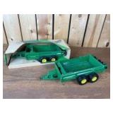 1/16 Scale Ertl John Deere (2)-Hydra-Push spreaders