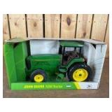 1/16 Scale Ertl John Deere 8200