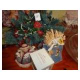 Christmas dÐ“Â©cor and other knick-knacks