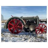 1925 Fordson with Mounted Disk Plow (USA)