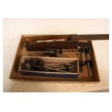 Flat of magnetic bases and Starrett No. 98 level