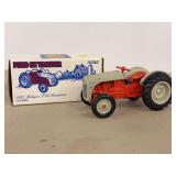 1/16 Ford 8N 1995 michigan FFA NIB Ertl