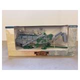 1/28 John Deere Thresher NIB SC