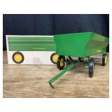 1/16 John Deere Flare Box Wagon NIB Ertl