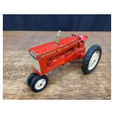 1/16 Tru-Scale IH Tractor Carter