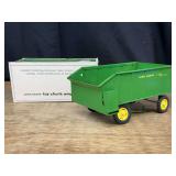 1/16 JohnDeere 112 Chuck Wagon Boy Box NIB Ertl
