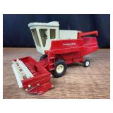 1/24 IH 915 Combine Ertl