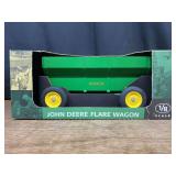 1/8 John Deere Flare Box Wagon NIB SM