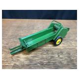 1/16 John Deere Spreader Eska
