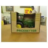 1/16 John Deere Pacesetter NIB
