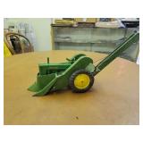 1/16 John Deere 60 w/Picker Ertl