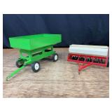 (2) 1/16 Huskee Gravity Wagon + IH Grain Drill Ertl