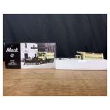 1/34 Mack R-600 Dump Truck Snow Plow NIB 1st Gear