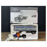 1/34 International KB-10 Roadway Express Semi NIB 1st Gear