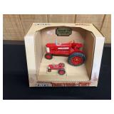 1/16 Farmall 350 Set NIB Ertl