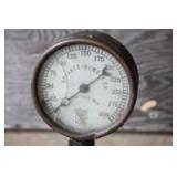 Advance Rumley pressure gauge