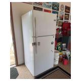 Frigidaire FFHT2021QW0 Top-Freezer Refrigerator