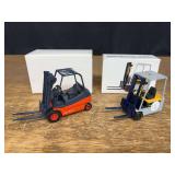(2) 1/25 Linde + Komatsu Forklifts NIB