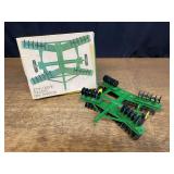1/16 John Deere Wing Disk NIB Ertl